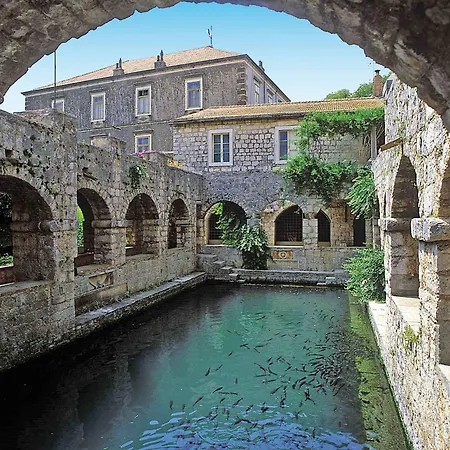 Rade 3* Stari Grad (Hvar)